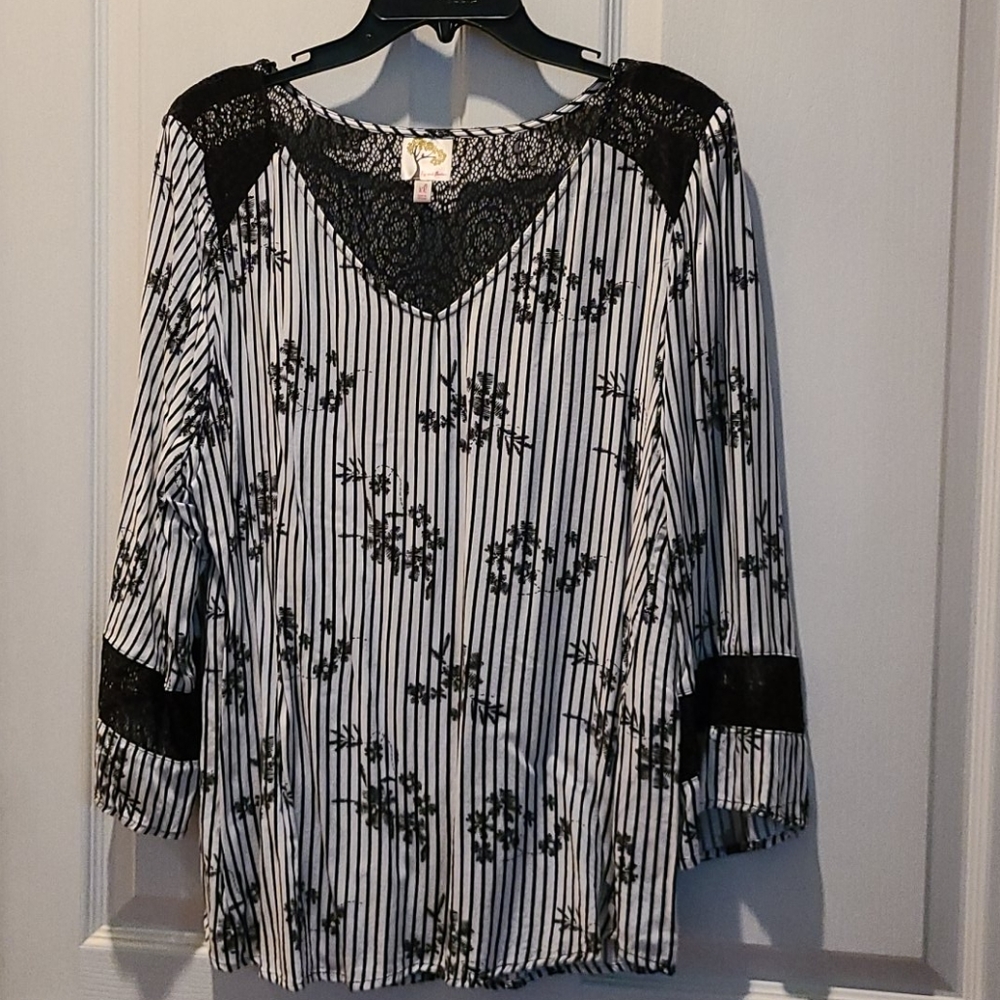 Fig and flower 3/4 sleeve top